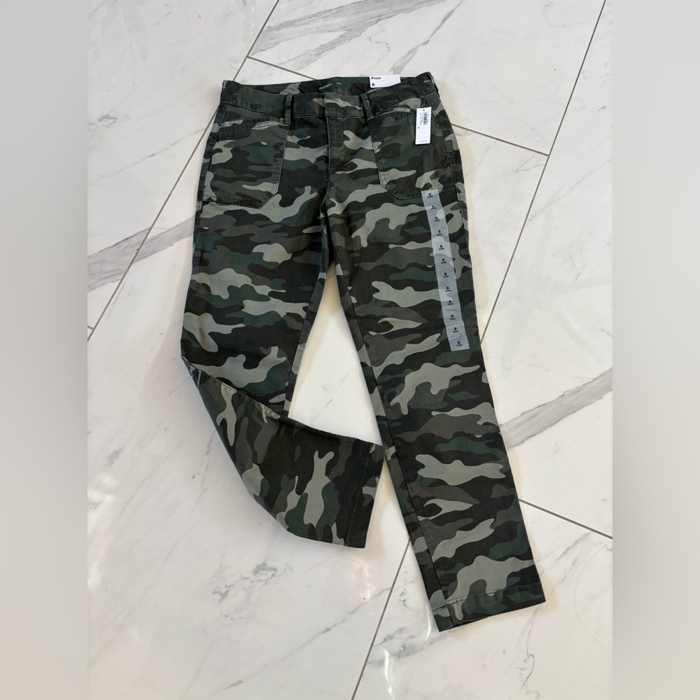 Old Navy Camouflage Ankle Pants - Picture 4 of 7